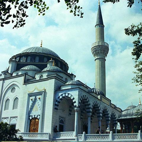 Tokyo Camii ve Kültür Merkezi Üzerine Tokyo Camii ve Kültür Merkezi Üzerine